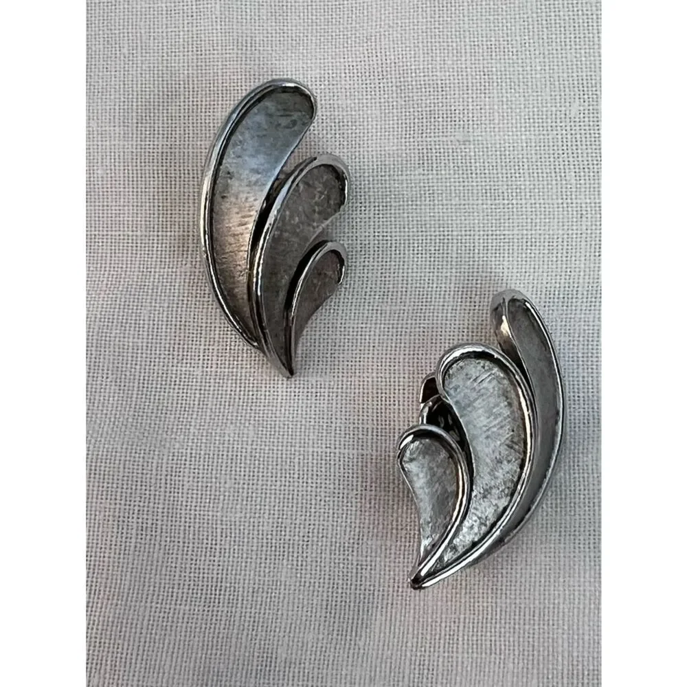 Vintage Trifari Silver Tone Leaf Clip-On Mid-Century Modern Retro  Earrings